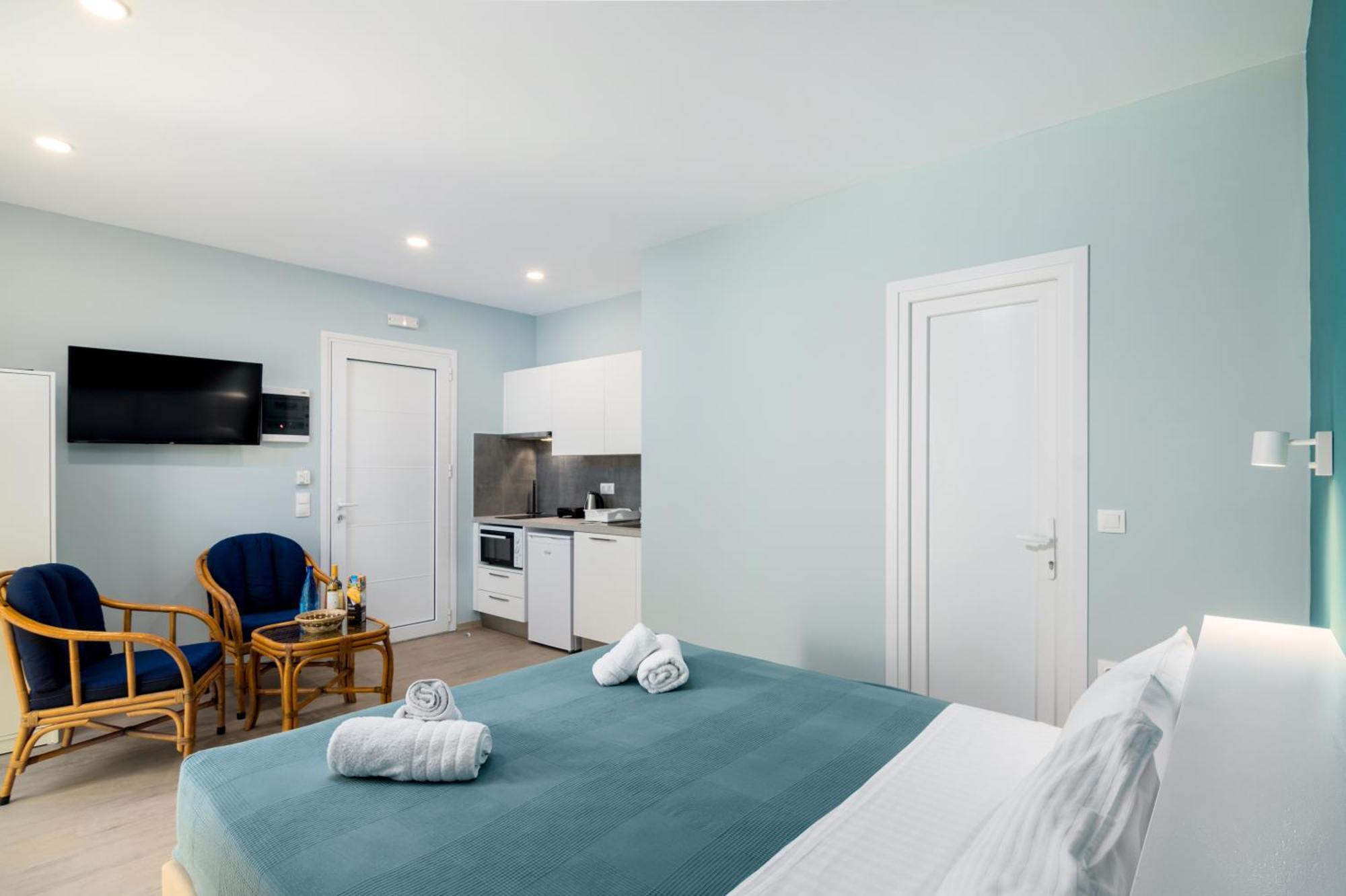 Helion Apartments Gouviá Extérieur photo