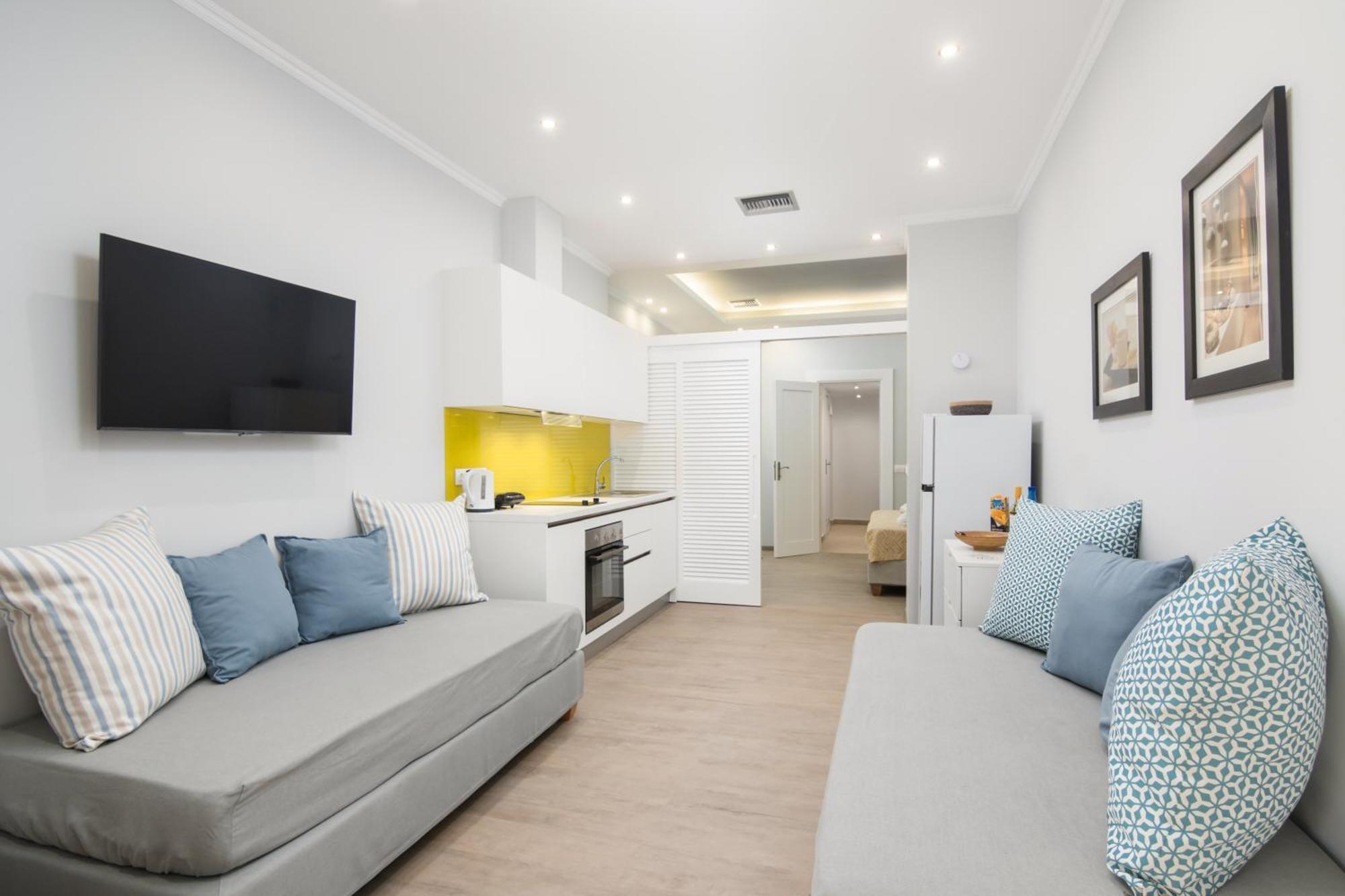Helion Apartments Gouviá Extérieur photo