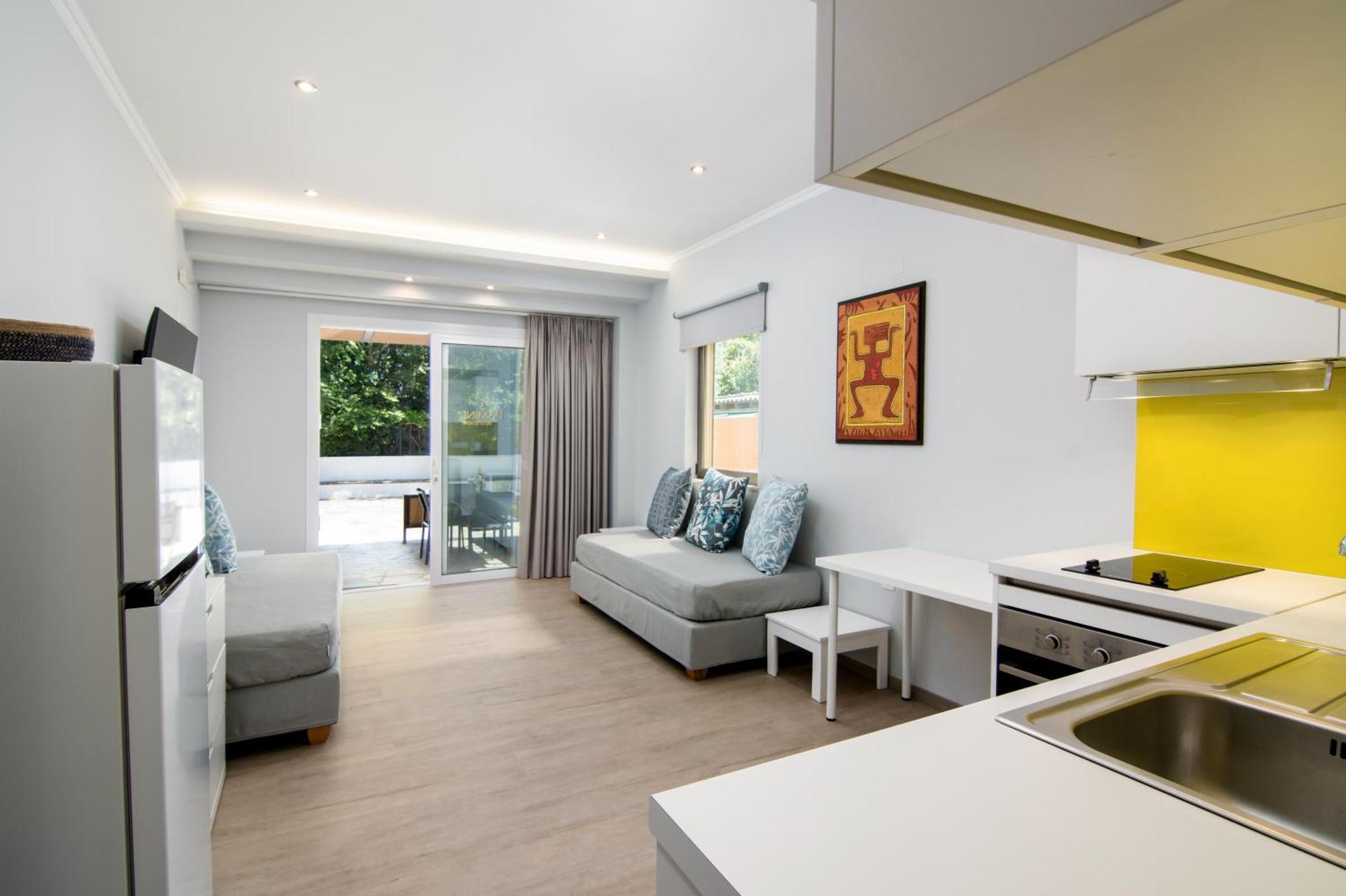 Helion Apartments Gouviá Extérieur photo